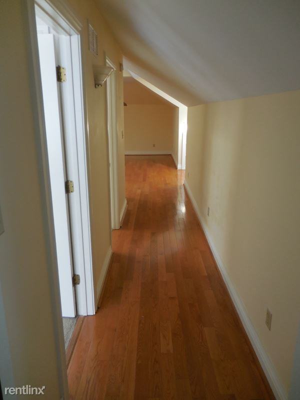 310 310 Hampton Ct 6 - Photo 2 of 8