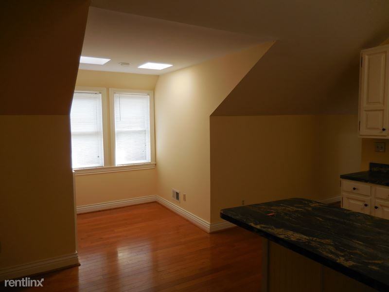 310 310 Hampton Ct 6 - Photo 3 of 8