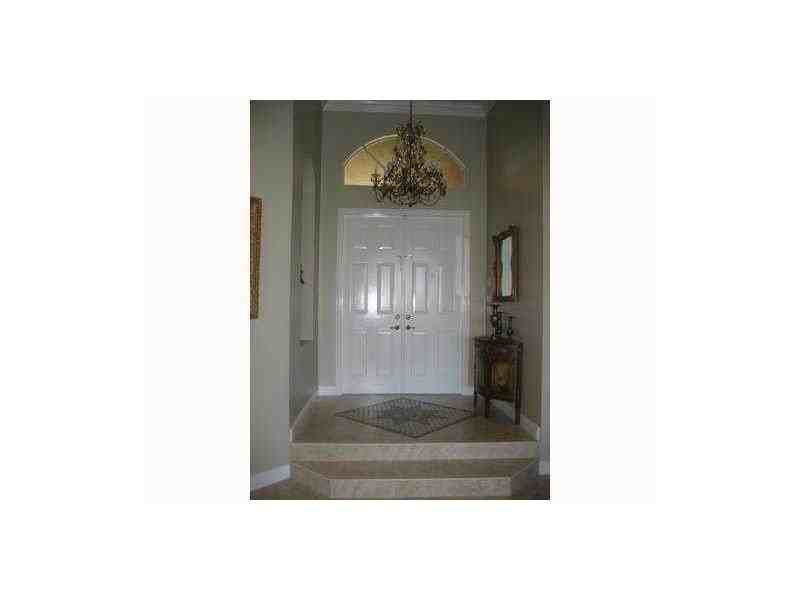 15091 SW 37th St - Photo 2 of 9