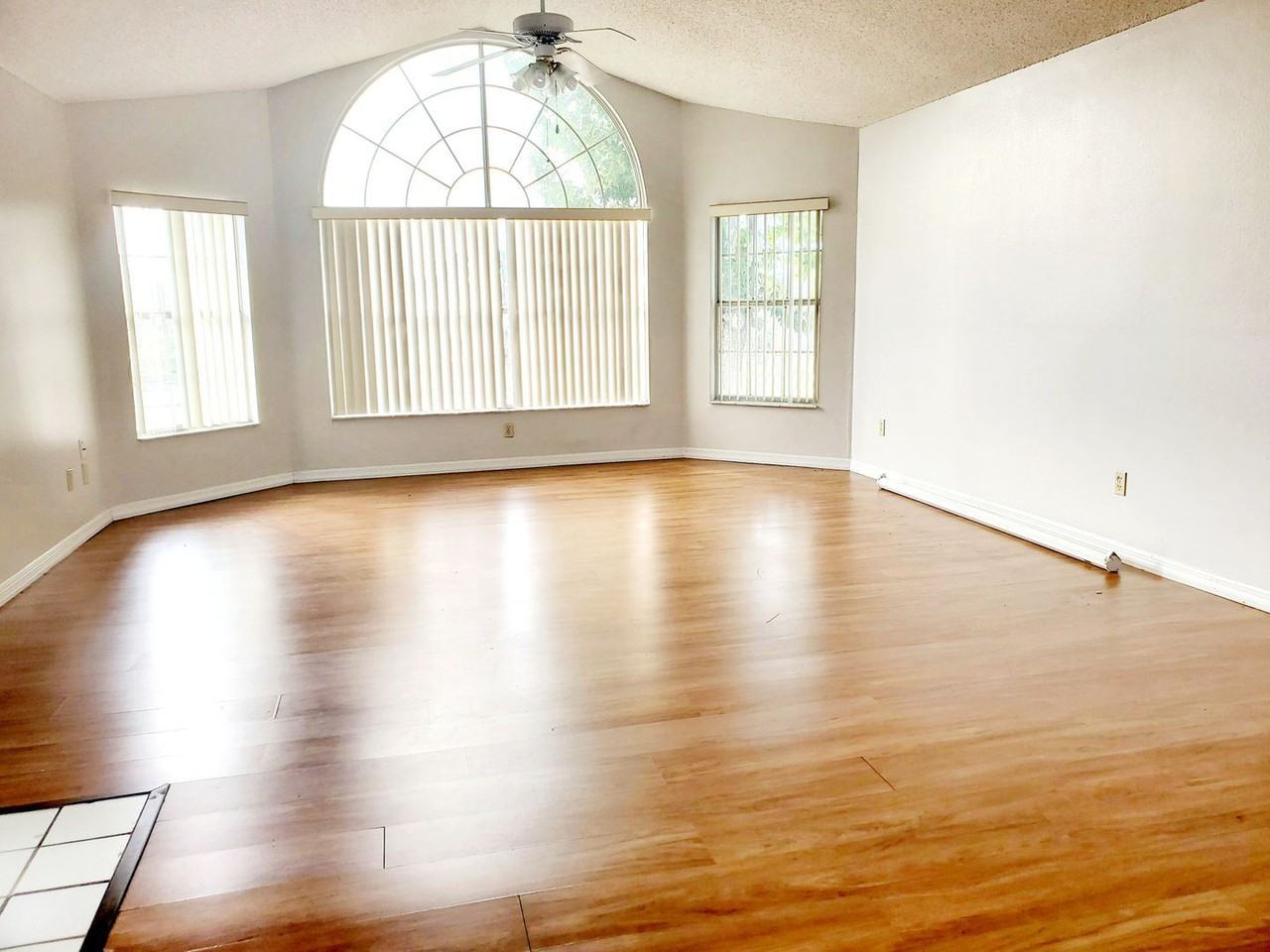 2747 N Poinciana Blvd #14 - Photo 2 of 12