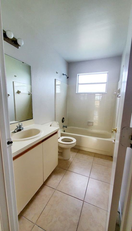 2747 N Poinciana Blvd #14 - Photo 3 of 12