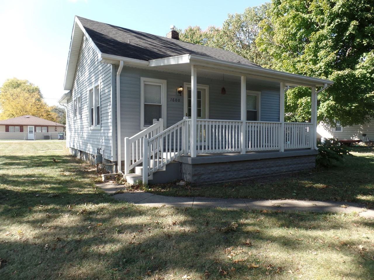 1600 N 27th St - Photo 3 of 13