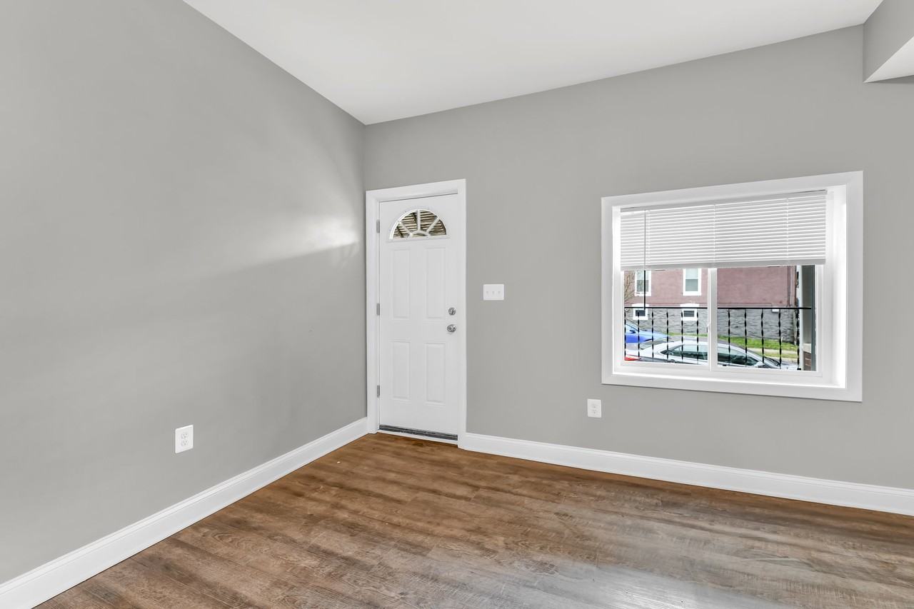 1205 Ashburton St - Photo 3 of 30