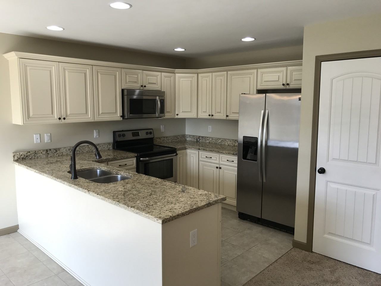 5811 Vanessa Ave - Photo 2 of 8