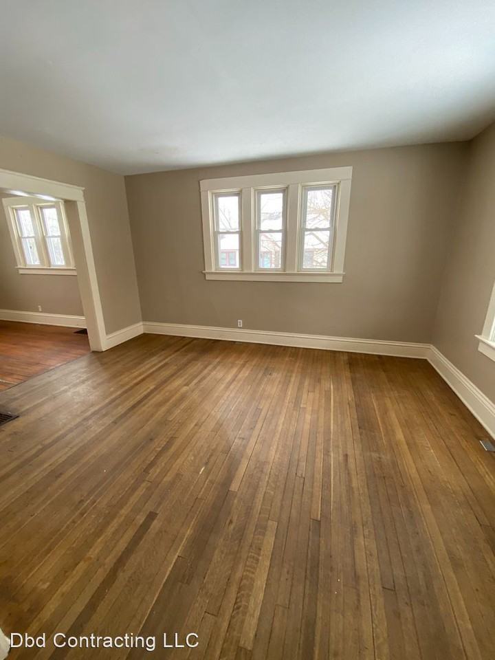 1314 Woodbine Pl - Photo 2 of 9