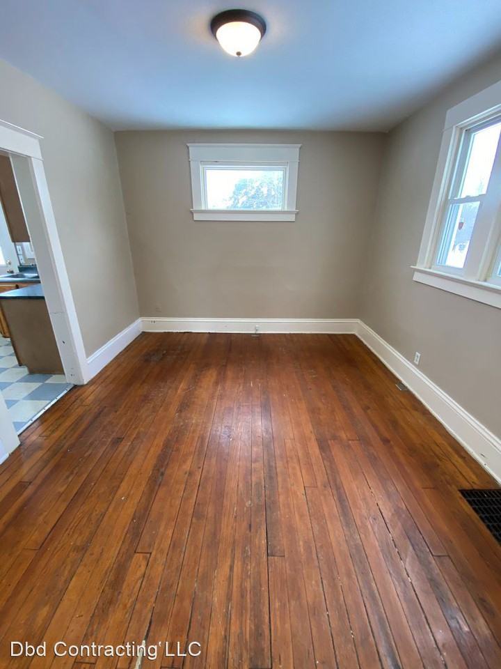 1314 Woodbine Pl - Photo 3 of 9