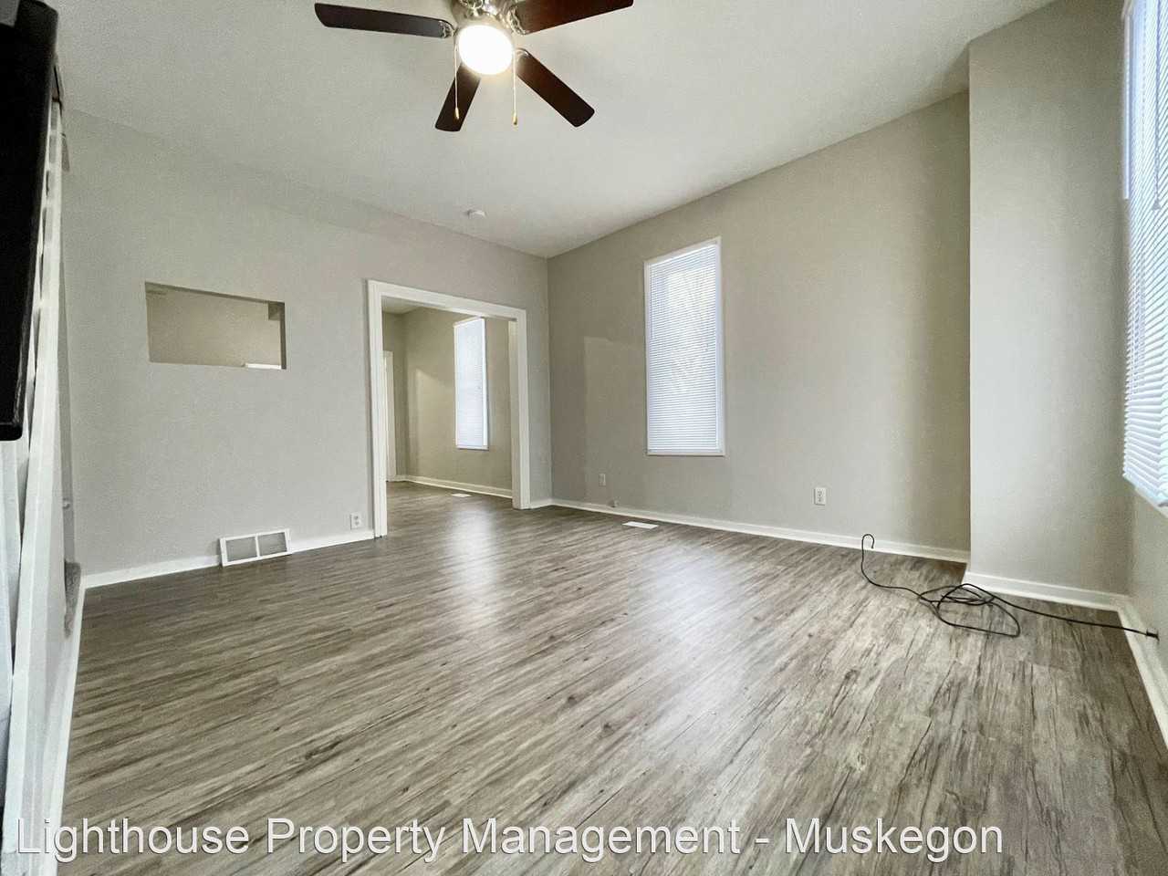 220 Houston Avenue - Photo 2 of 12