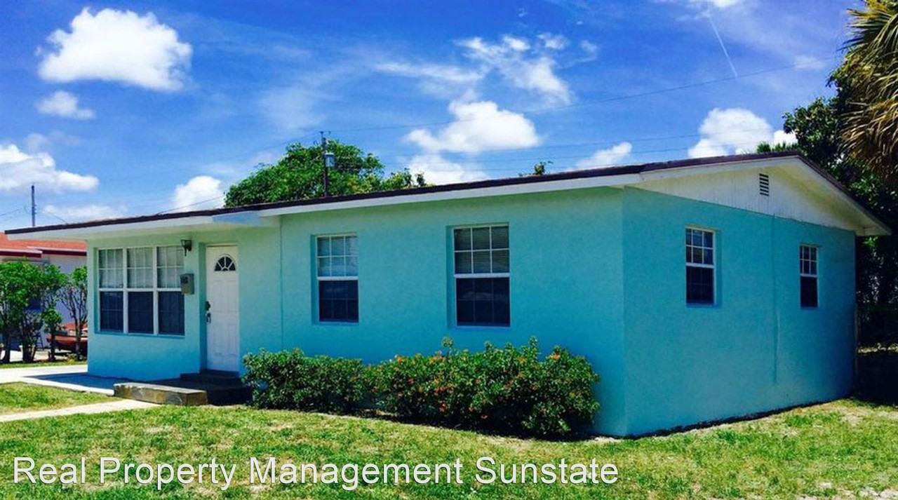 1367 8th St - Photo 2 of 2