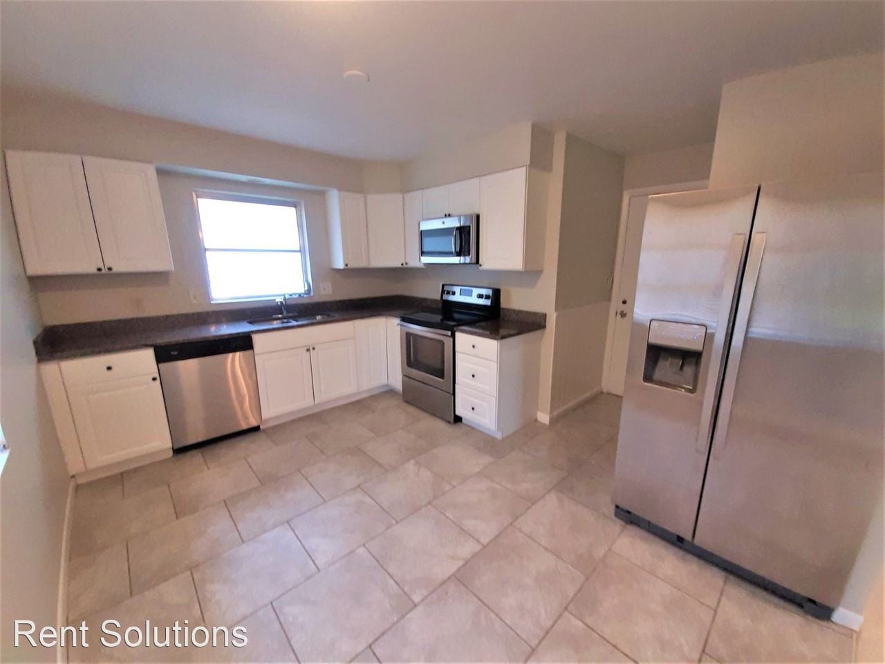 1901 Dolphin Dr - Photo 3 of 15