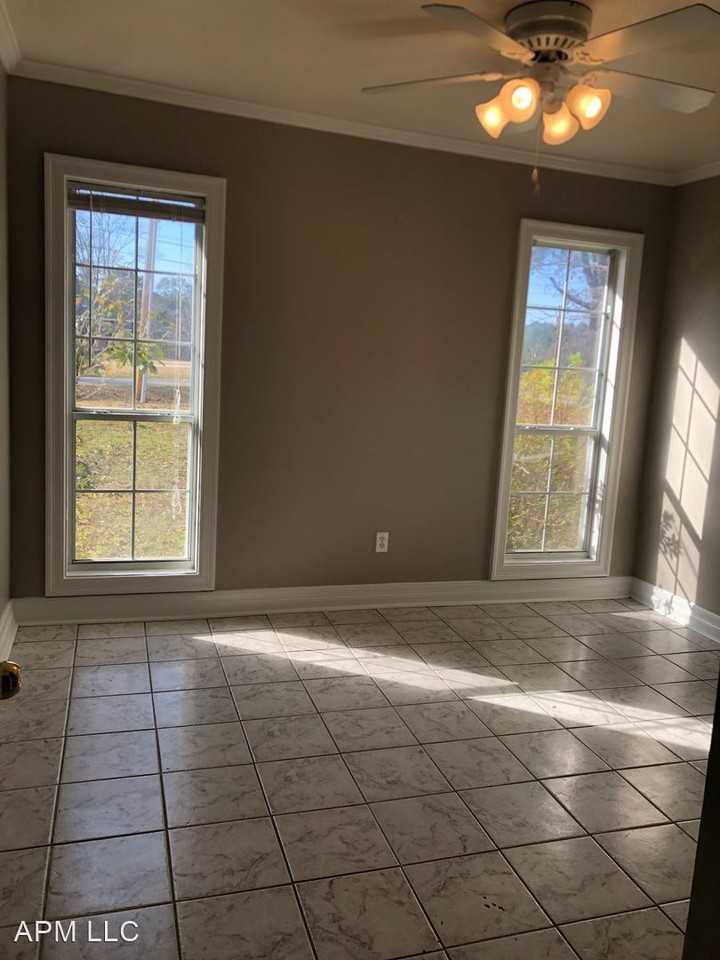 352 Northwood Dr - Photo 3 of 8