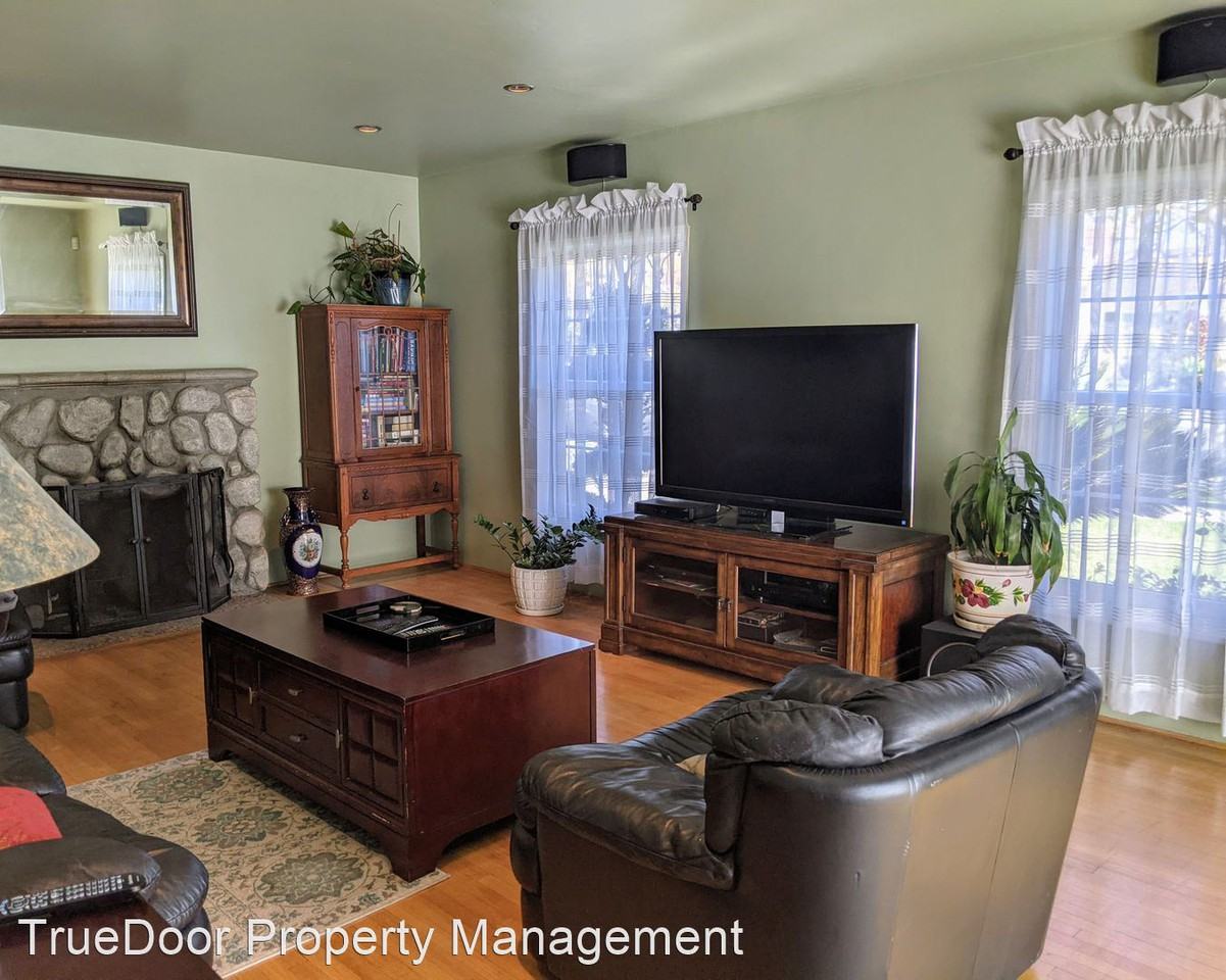 1316 N Towner St - Photo 3 of 16