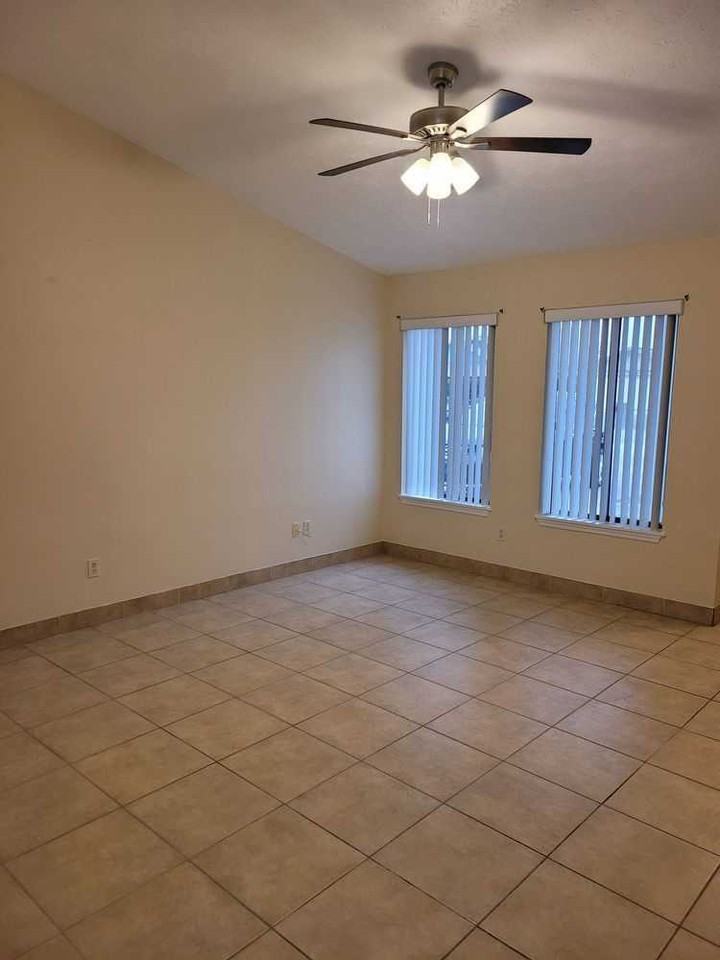 7750 Betty Louise Dr - Photo 3 of 10