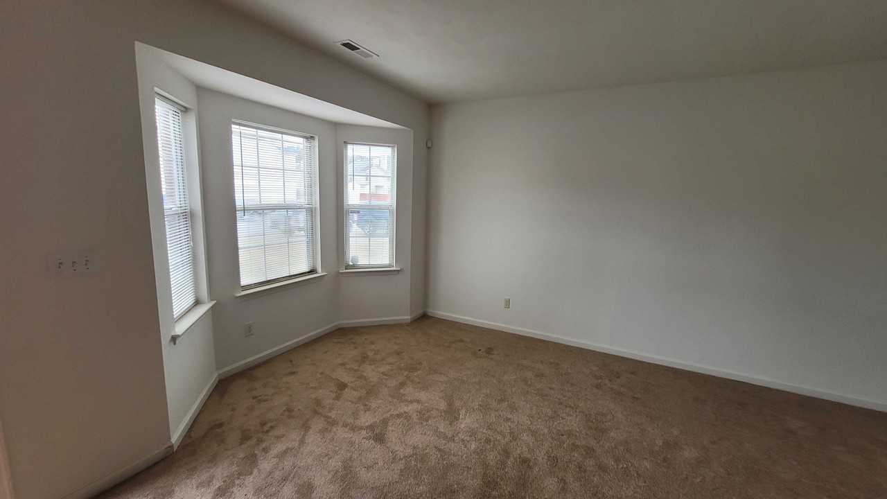 5623 Rivermill Cir - Photo 2 of 34