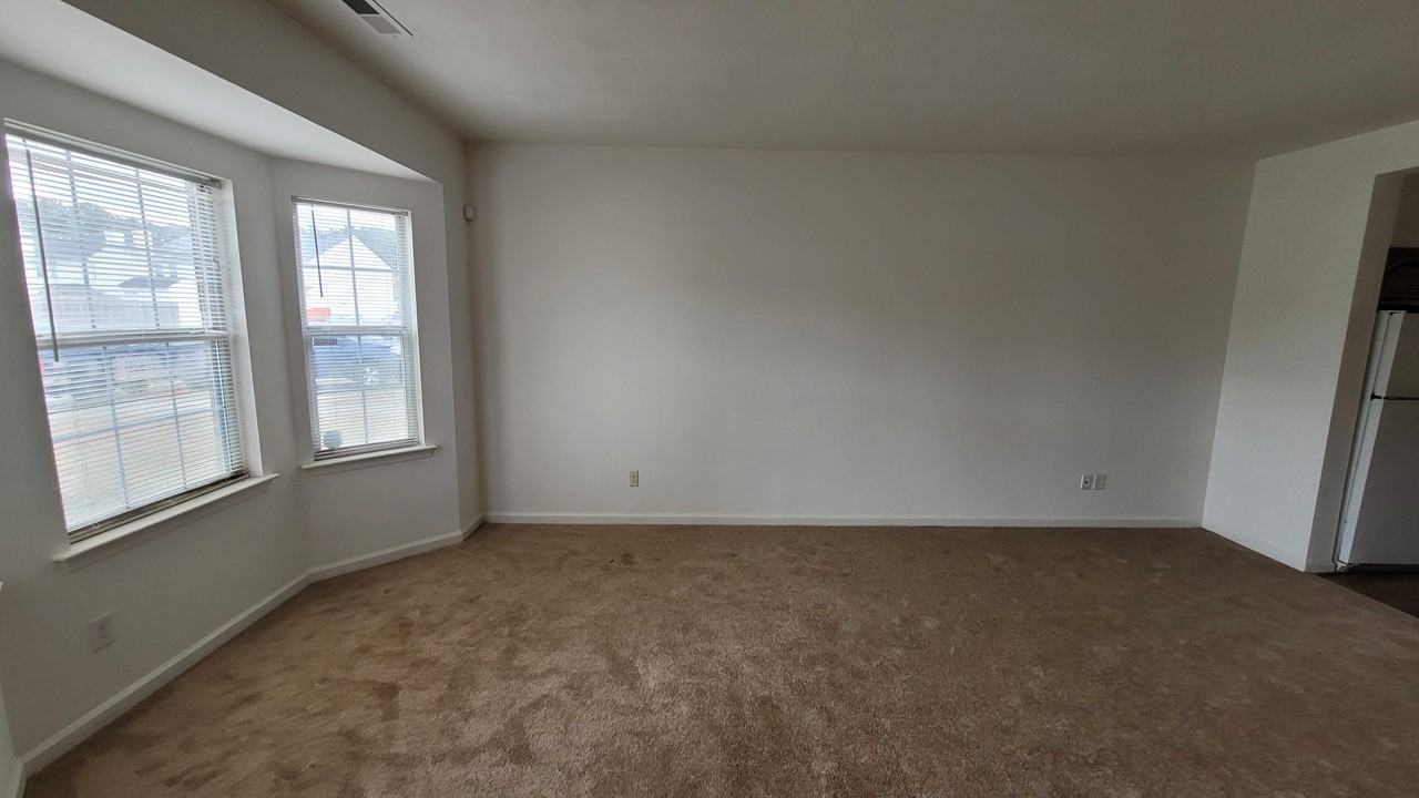 5623 Rivermill Cir - Photo 3 of 34