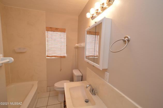 5732 East Hawthorne Street - Photo 3 of 10