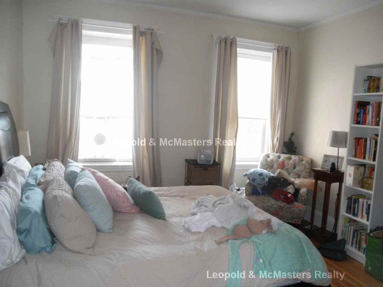 1128 Commonwealth Ave #5A - Photo 3 of 5