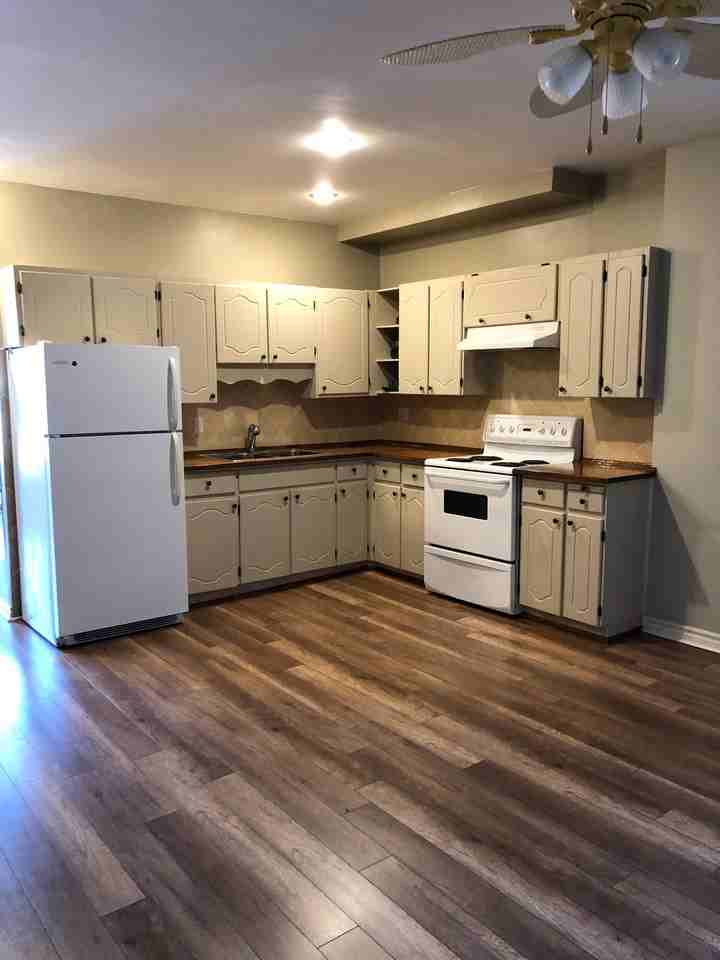 137 Catharine St N - Photo 2 of 10