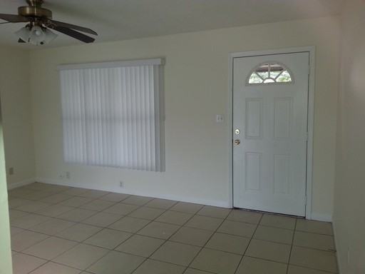 562 Sioux Ave - Photo 3 of 19