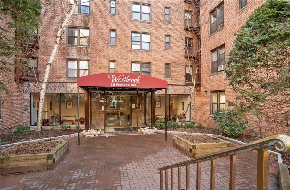 10 Franklin Ave Apt 3m - Photo 2 of 19