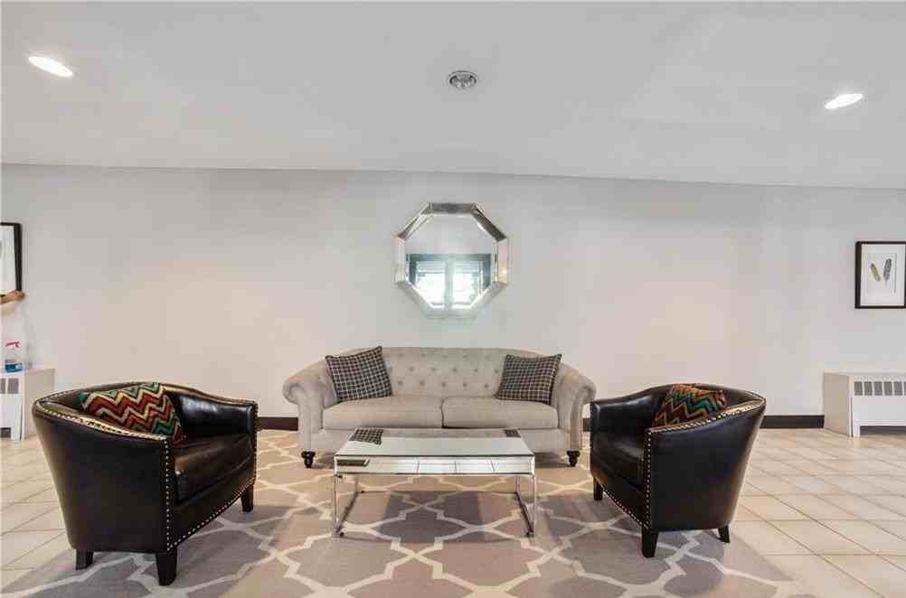 10 Franklin Ave Apt 3m - Photo 3 of 19