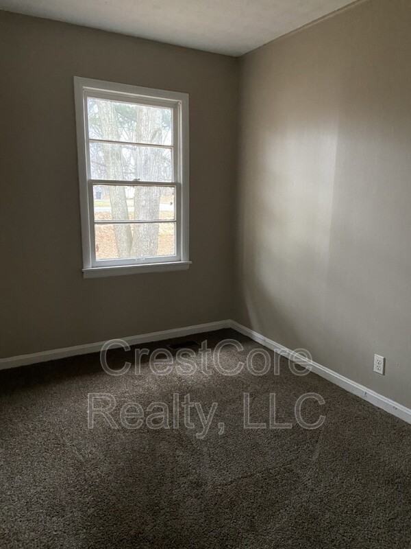 599 Circle Dr - Photo 3 of 8