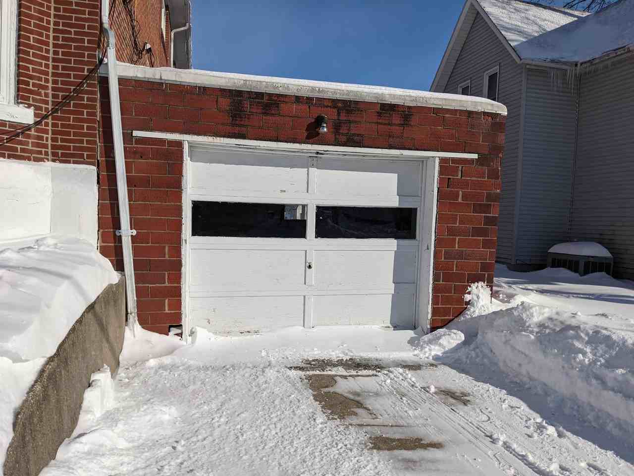 302 1st St Se #1 - Photo 2 of 10