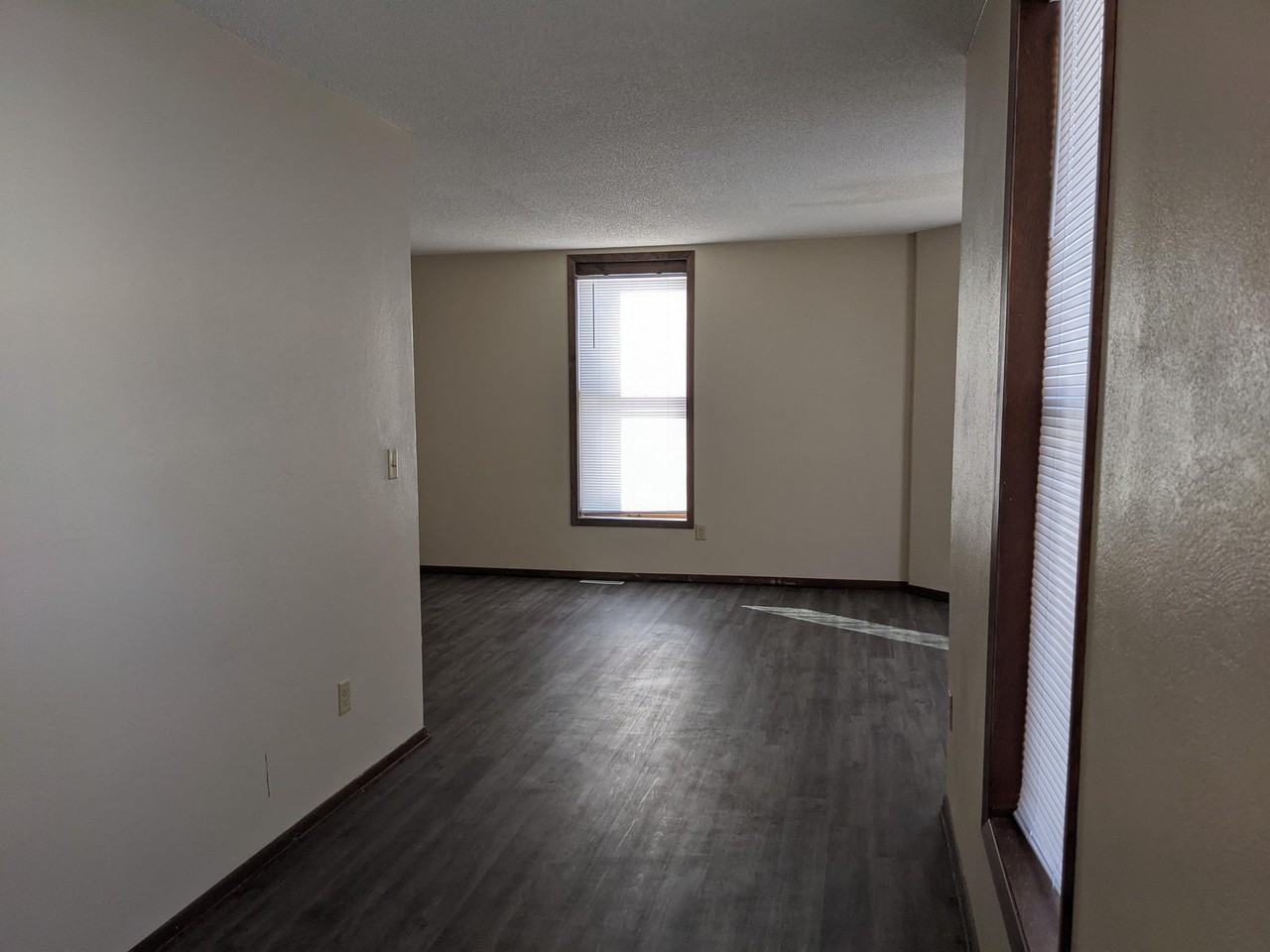 302 1st St Se #1 - Photo 3 of 10