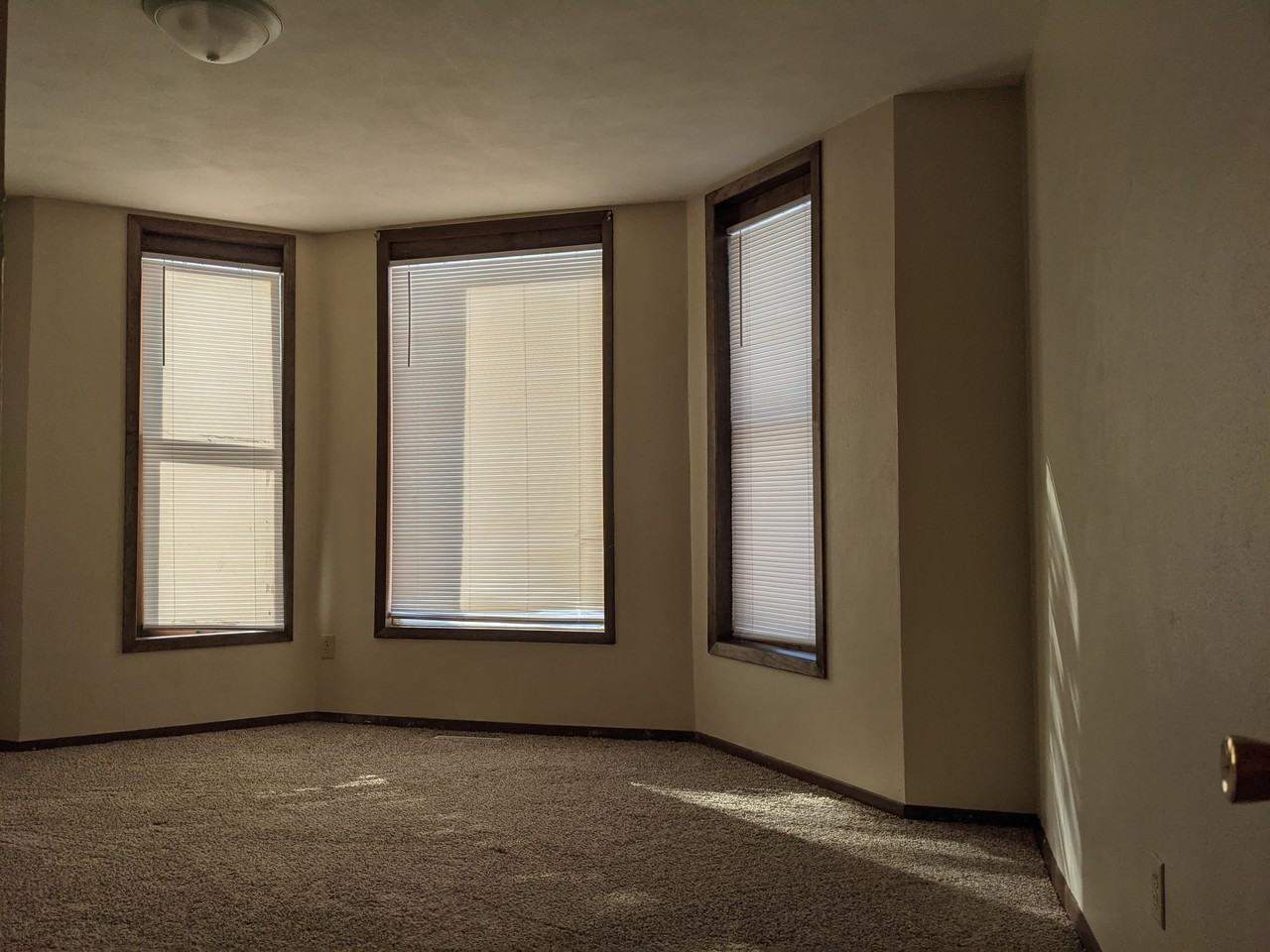 302 1st St Se #1 - Photo 5 of 10