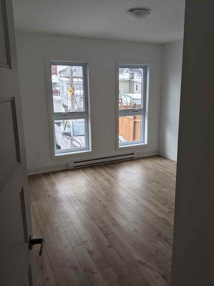 213 Rue Laval - Photo 3 of 7