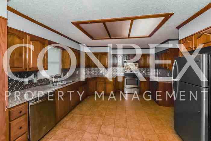 7400 Franklin Dr - Photo 2 of 8