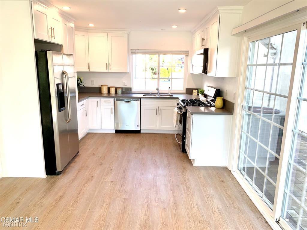 30725 Mainmast Dr - Photo 2 of 8