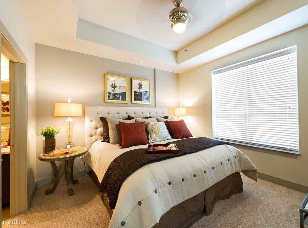 AMLI River Oaks - Photo 2 of 3