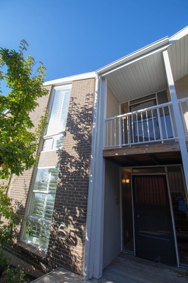 1738 S Oak Springs Dr - Photo 2 of 31