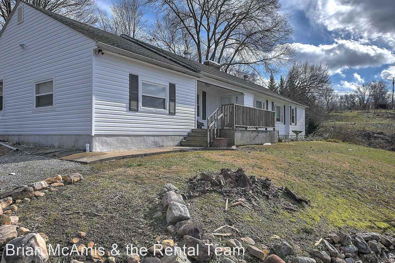 702 W Summer Street - Photo 2 of 17