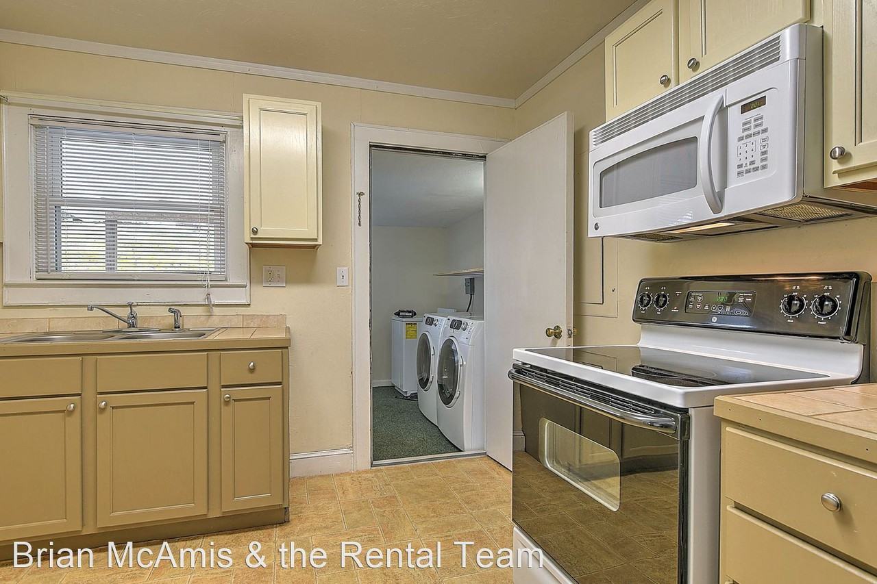 702 W Summer Street - Photo 3 of 17