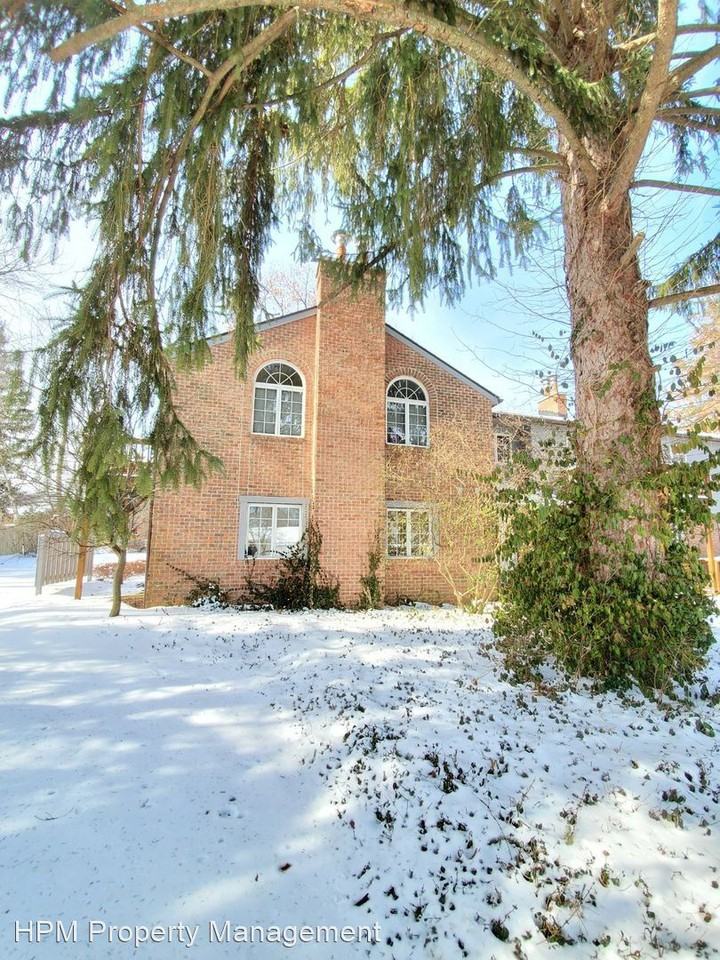 408 W Maple - Photo 2 of 15