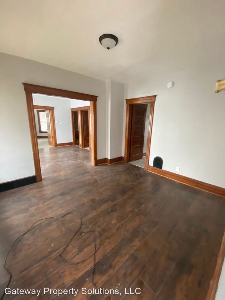 27 LINCOLN AVE AMSTERDAM, NY 12010 Rico's Rentals, LLC - Photo 2 of 3