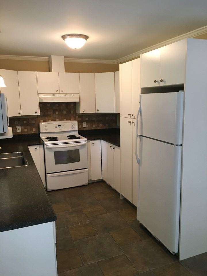 555 Greenway Ave - Photo 2 of 10