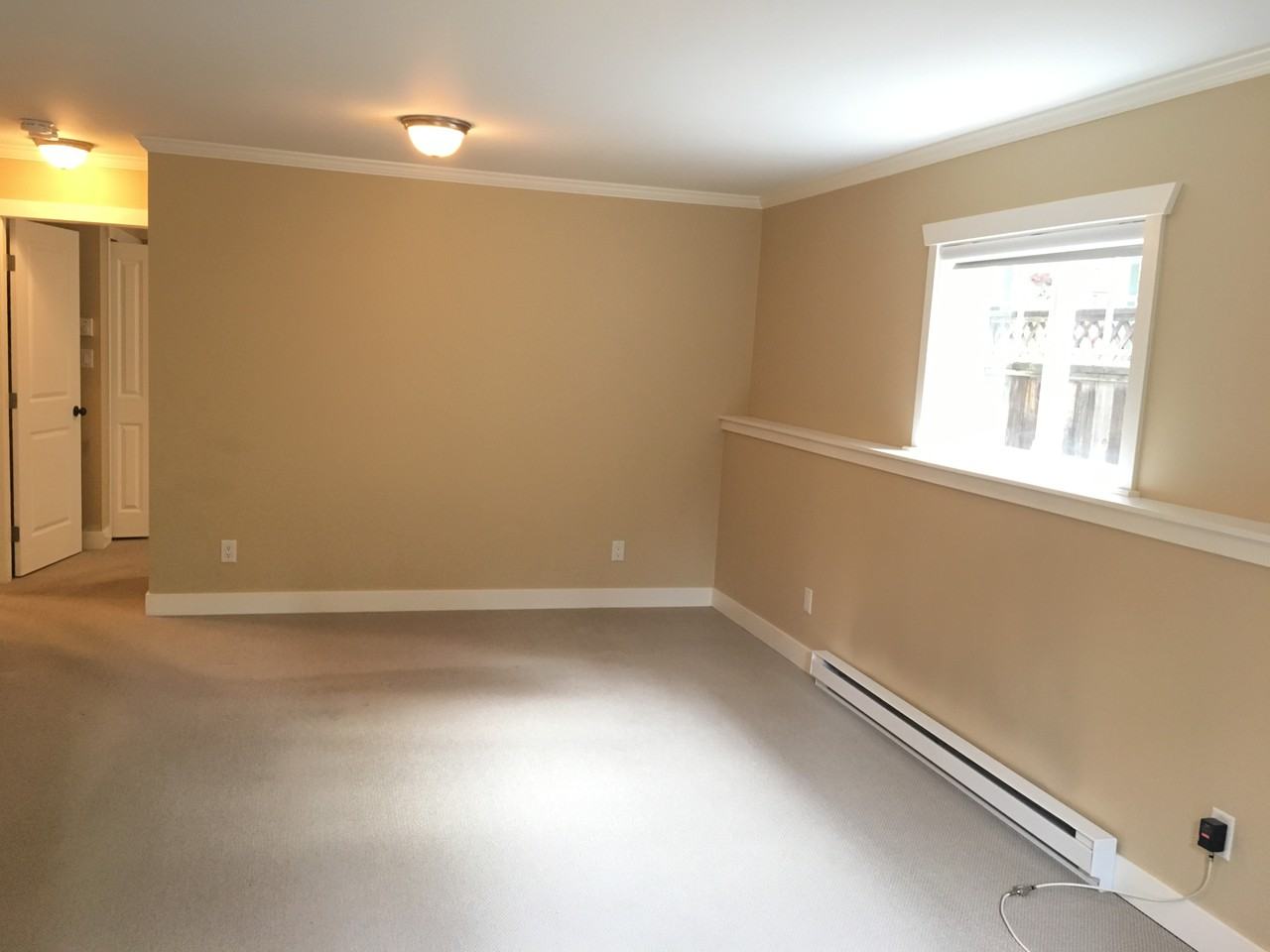 555 Greenway Ave - Photo 3 of 10