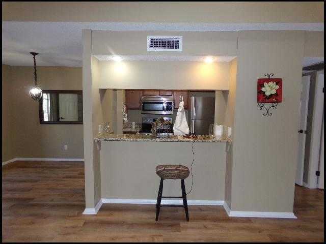 1311 N University Ave - Photo 3 of 10