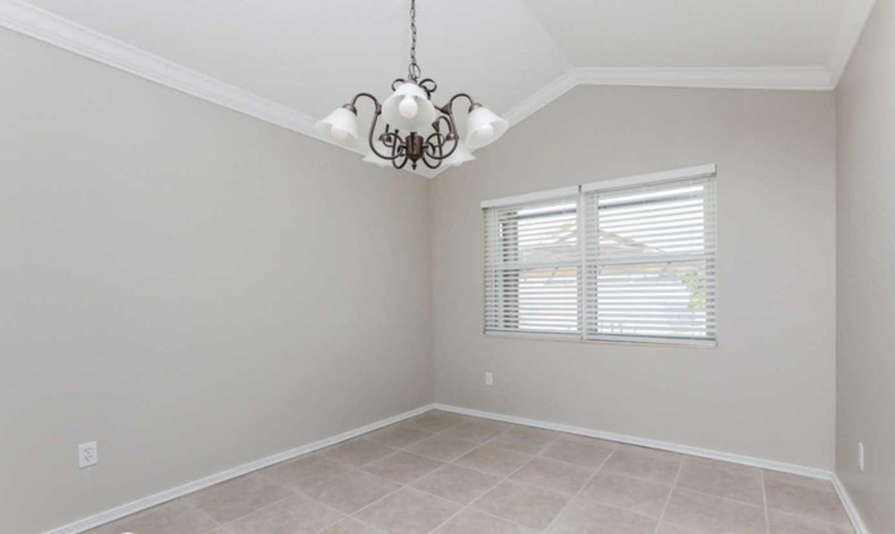 326 Oceanside Ct - Photo 3 of 10