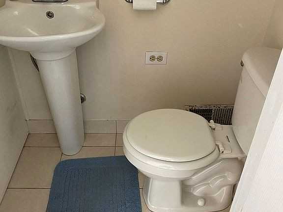 510 Shadywood Lane - Photo 3 of 10