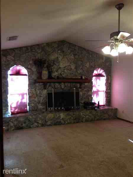 215 Santa Rosa Dr - Photo 3 of 11