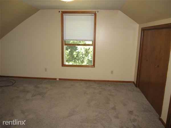 10860 Bennett St SE - Photo 3 of 10