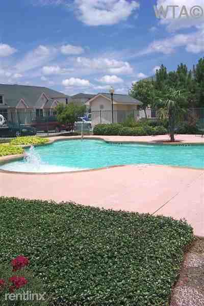 Wurzbach Parkway NW Military Apartments in Dreamland Oaks, San Antonio