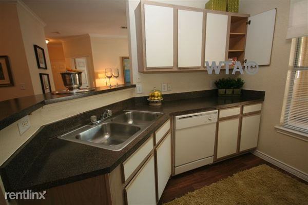 Wurzbach Parkway NW Military Apartments in Dreamland Oaks, San Antonio