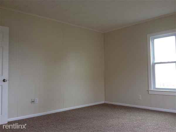 1104 Farmington Ave - Photo 2 of 4