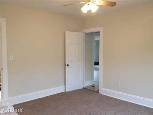 1104 Farmington Ave - Photo 3 of 4