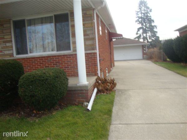 8622 Potomac St - Photo 2 of 11