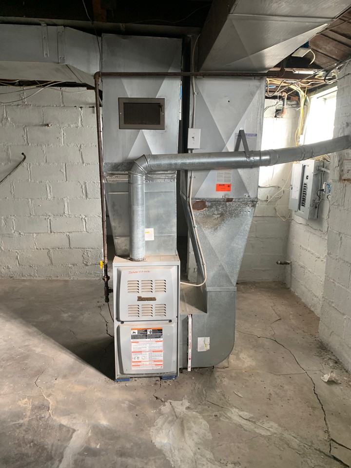 2619 Shadeland Ave - Photo 3 of 7